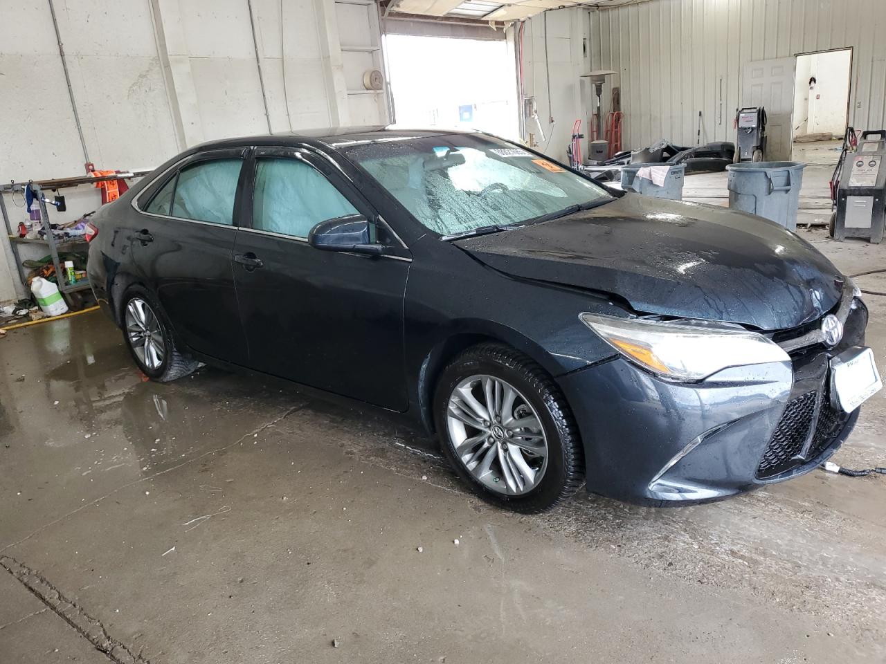 Toyota Camry Le Image 6