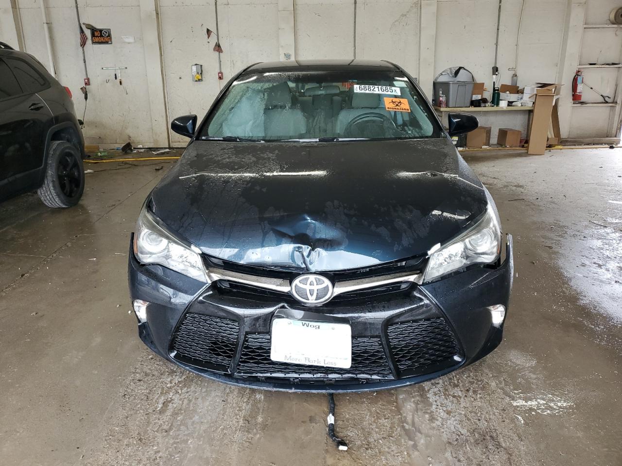 Toyota Camry Le Image 10
