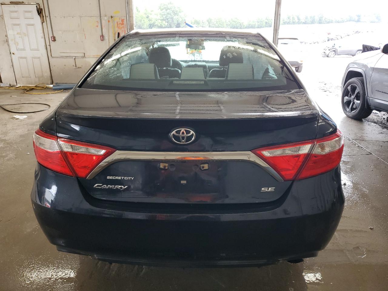 Toyota Camry Le Image 4
