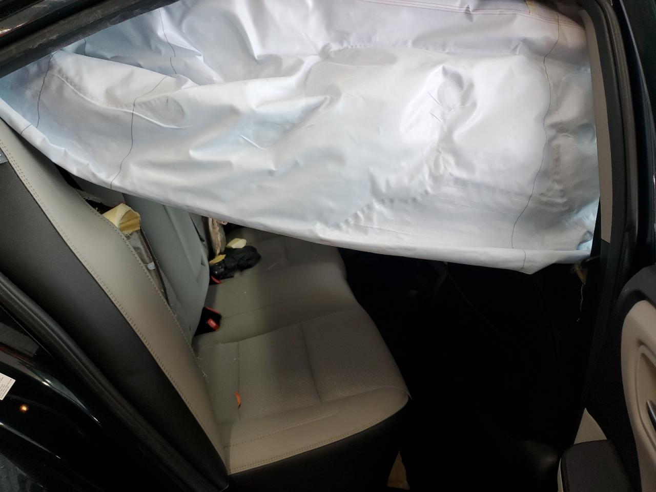 Toyota Camry Le Image 11