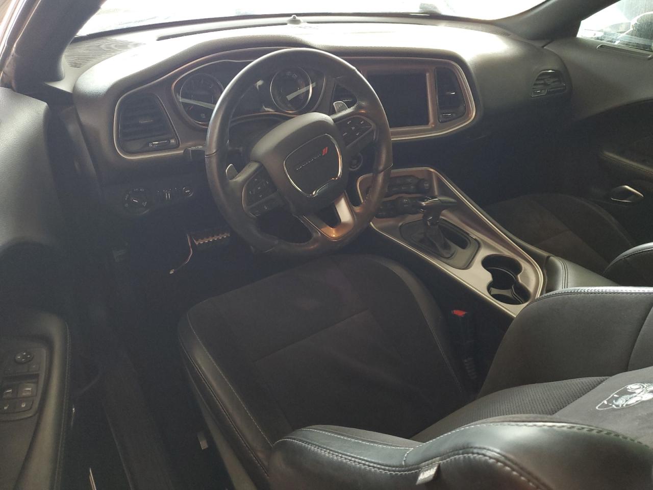 Dodge Challenger R/t Scat Pack Image 3