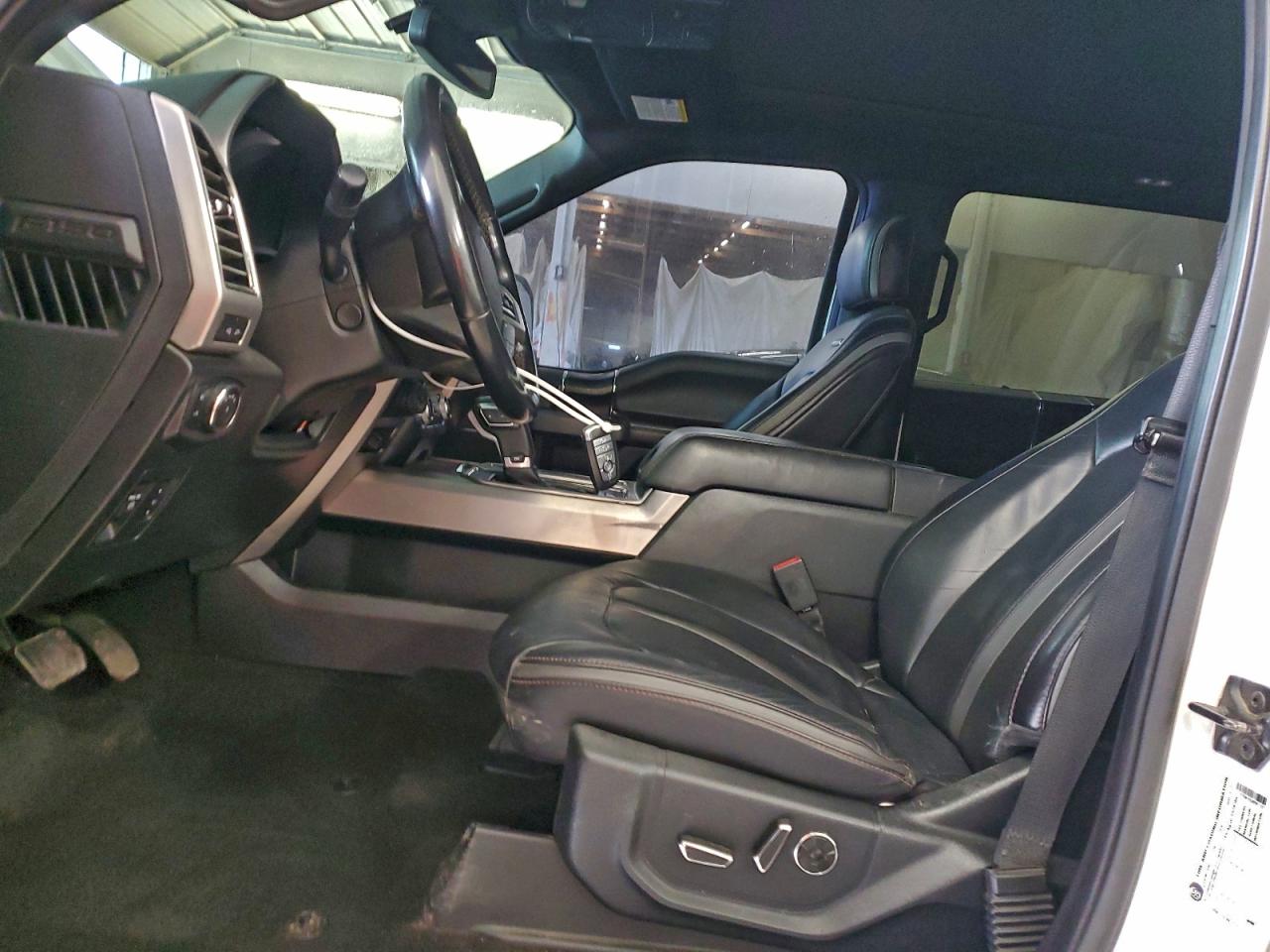 Ford F-150 Supercrew Image 7