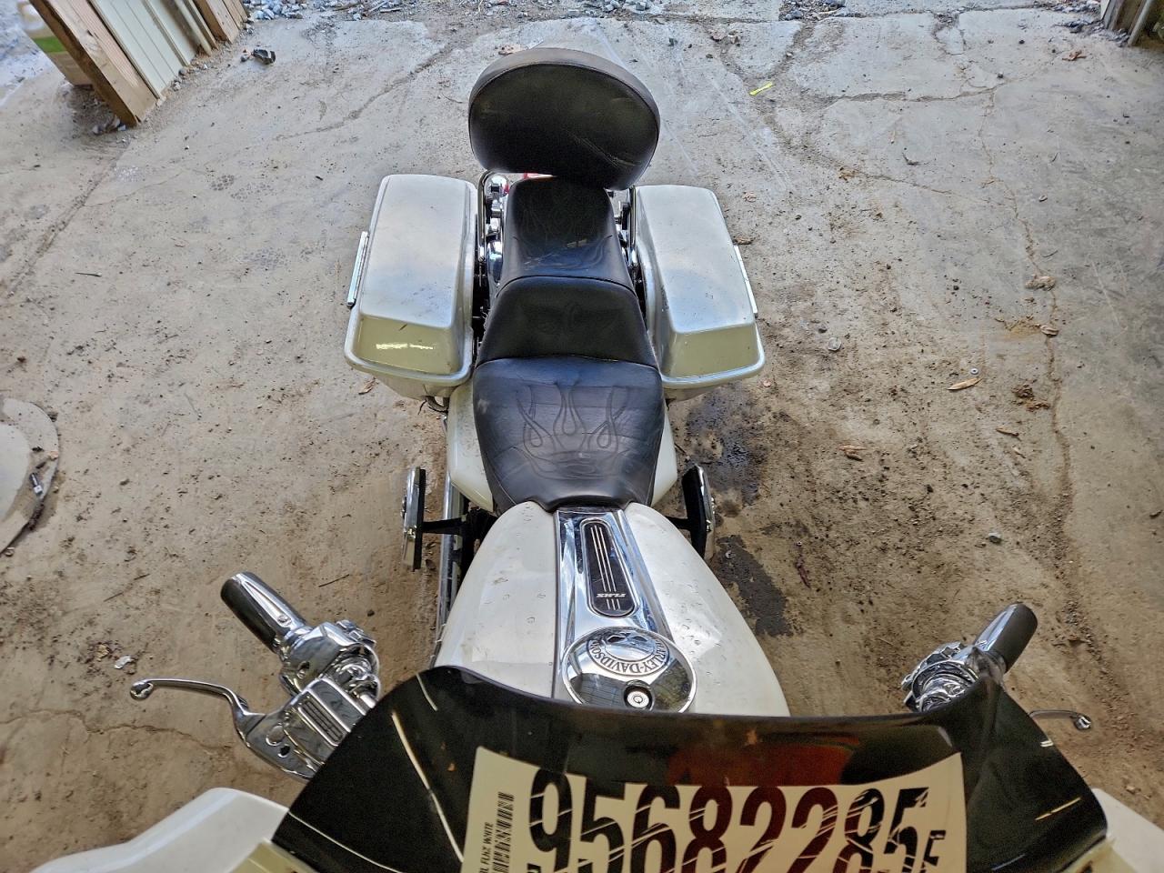 Harley-Davidson Fl Image 7