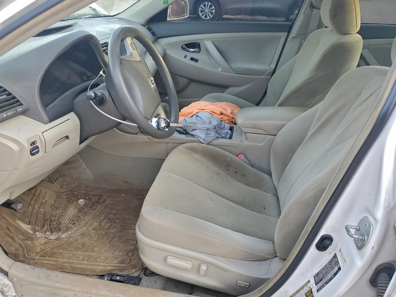 Toyota Camry Ce Image 12