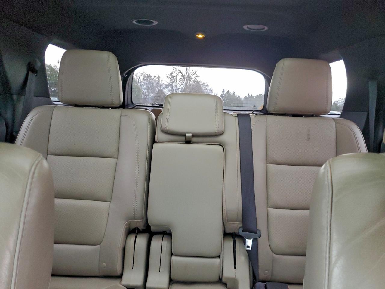 Ford Explorer Limited Image 7