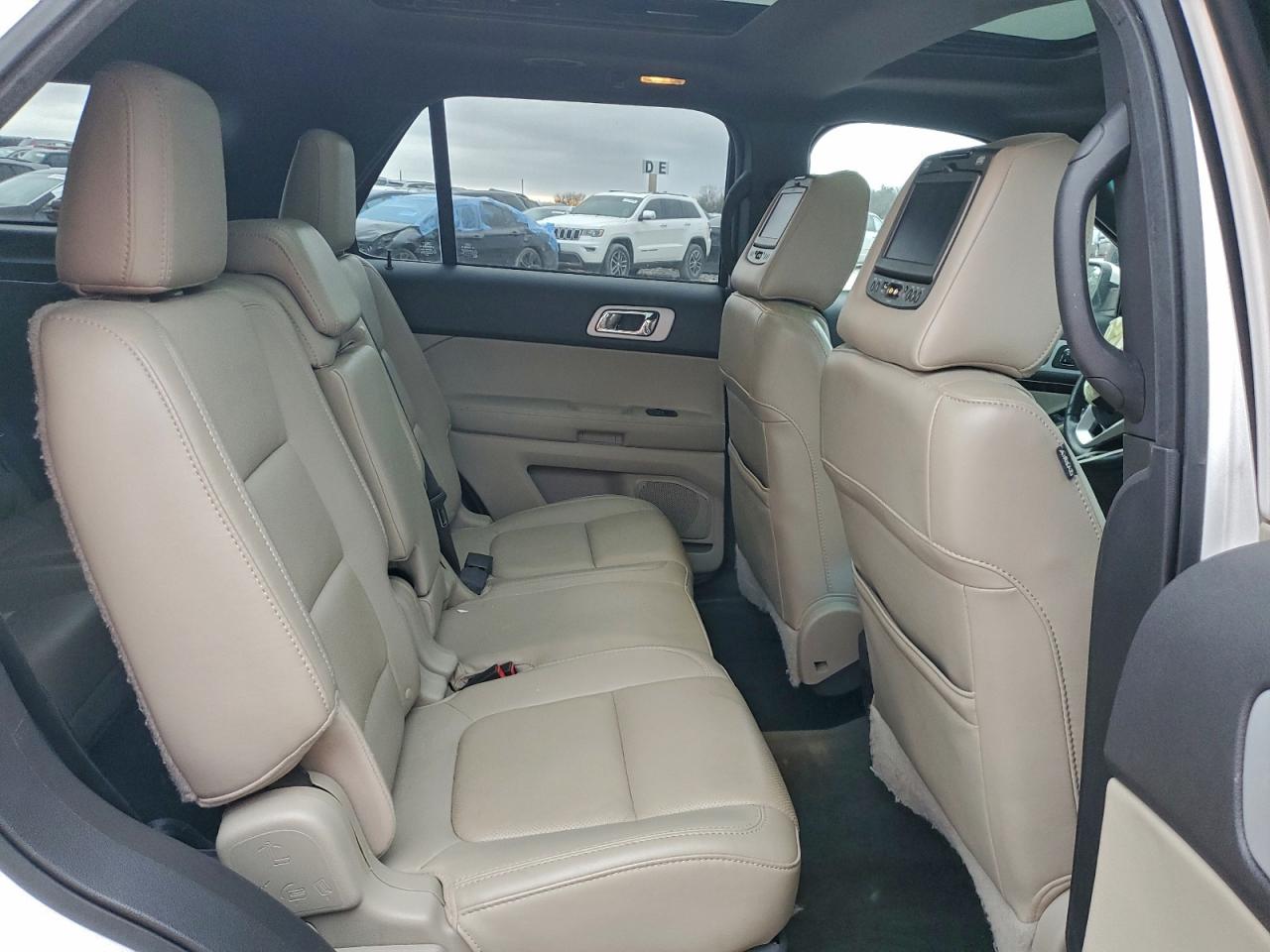 Ford Explorer Limited Image 9