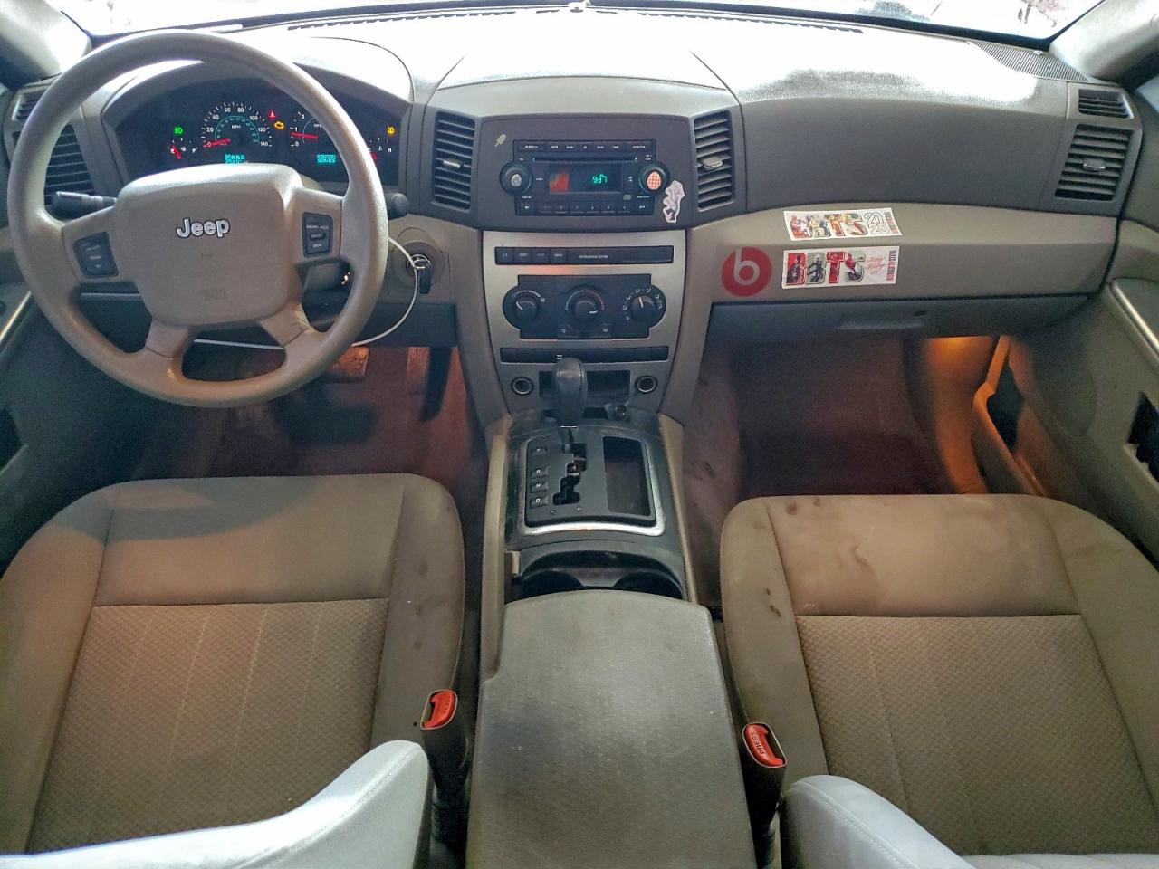 Jeep Grand Cherokee Laredo Image 11