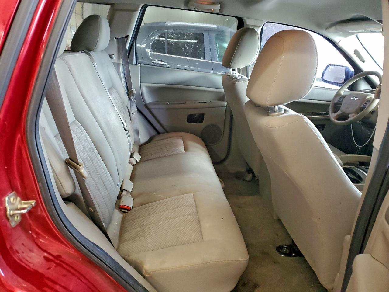 Jeep Grand Cherokee Laredo Image 9