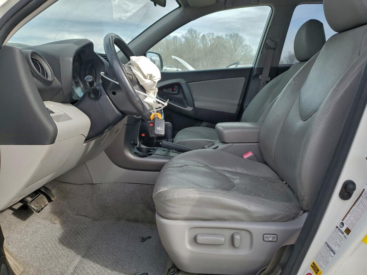 Toyota RAV4 Limited Image 5