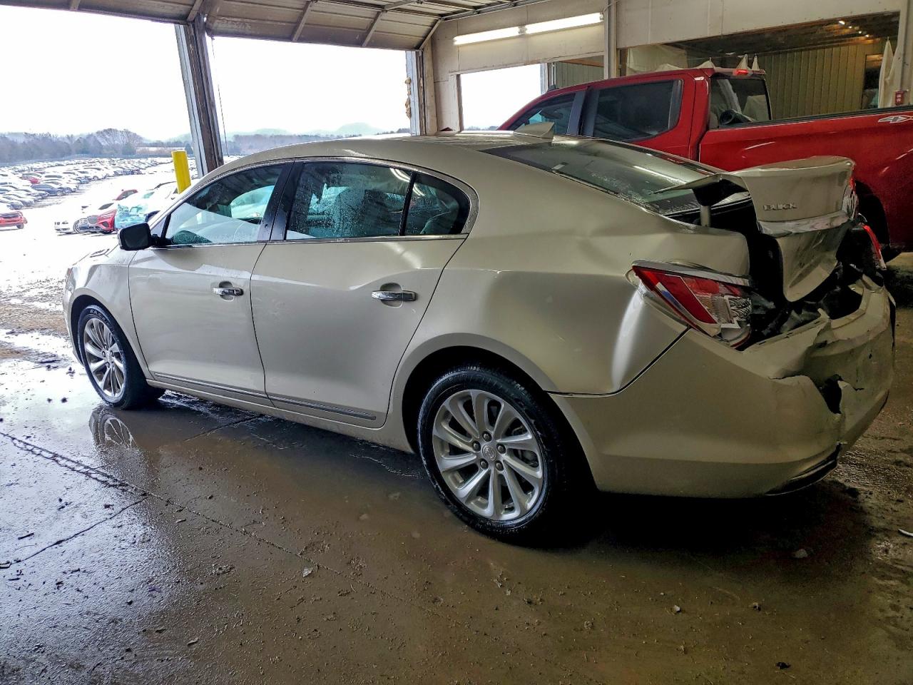 Buick LaCrosse Image 3