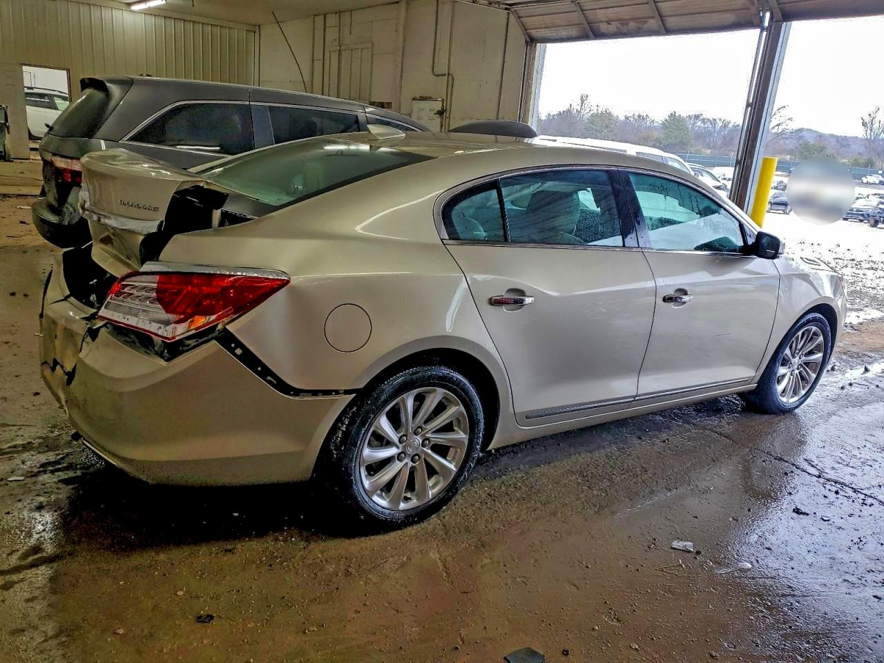 Buick LaCrosse Image 2