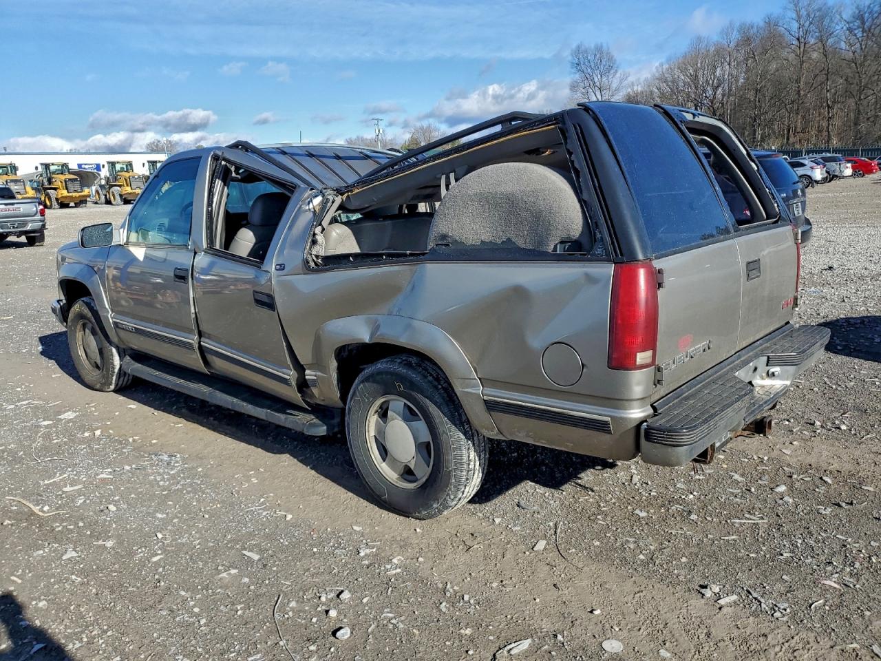 GMC Suburban K1500 Image 3