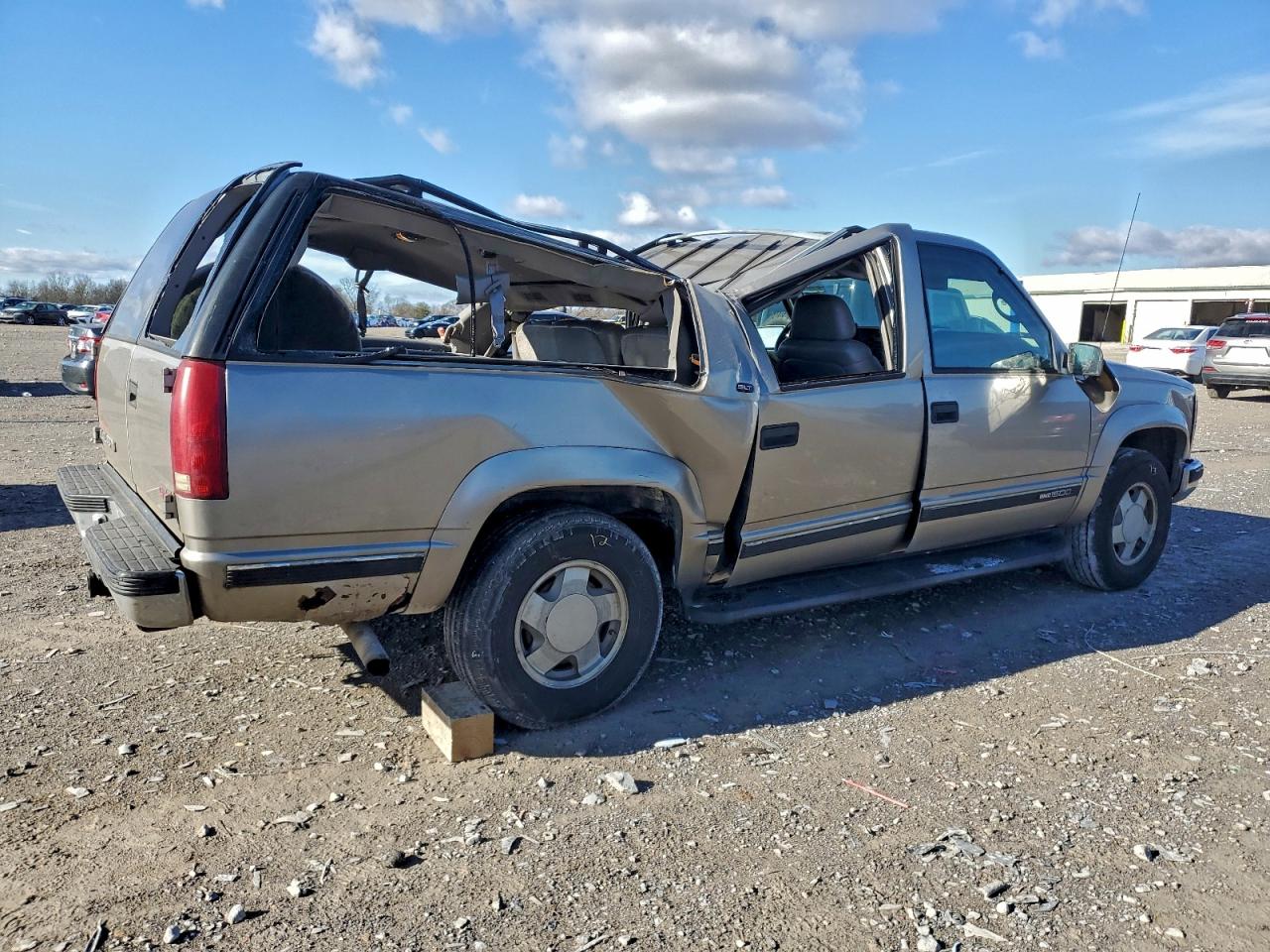 GMC Suburban K1500 Image 4