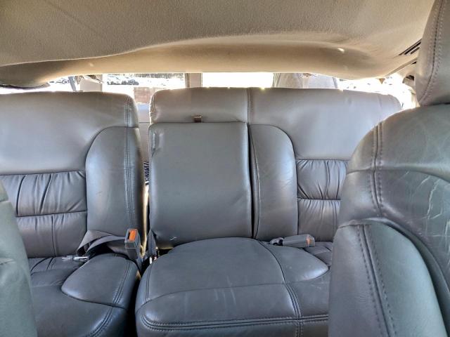 GMC Suburban K1500 Image 8