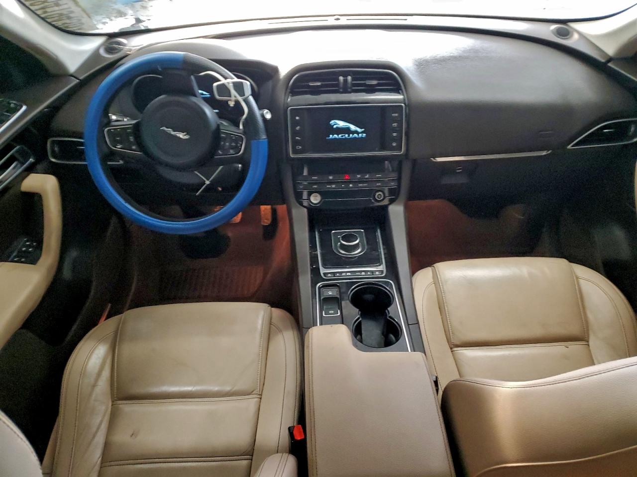 Jaguar F-PACE Prestige Image 10