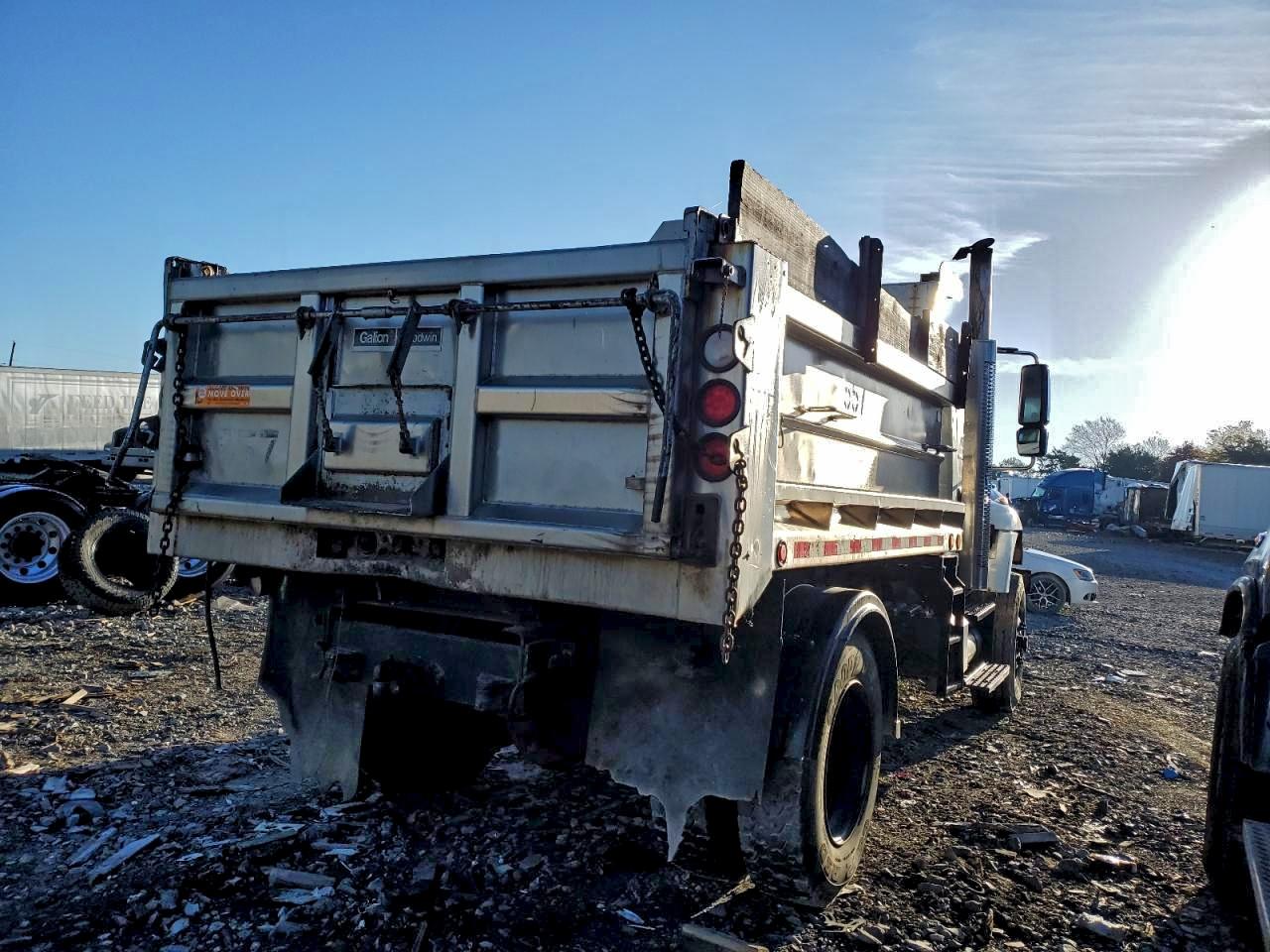 International 7000 7400 7400 Image 8