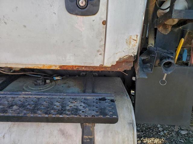 International 7000 7400 7400 Image 4