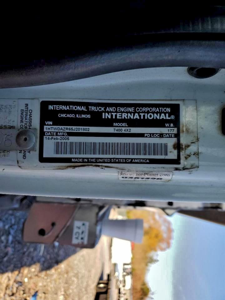 International 7000 7400 7400 Image 9