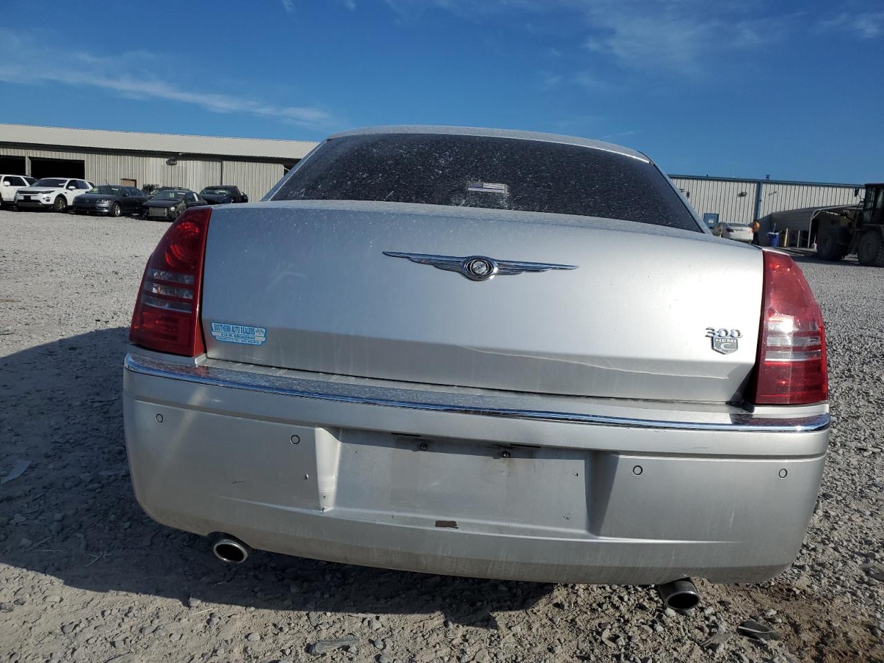 Chrysler 300 Image 4