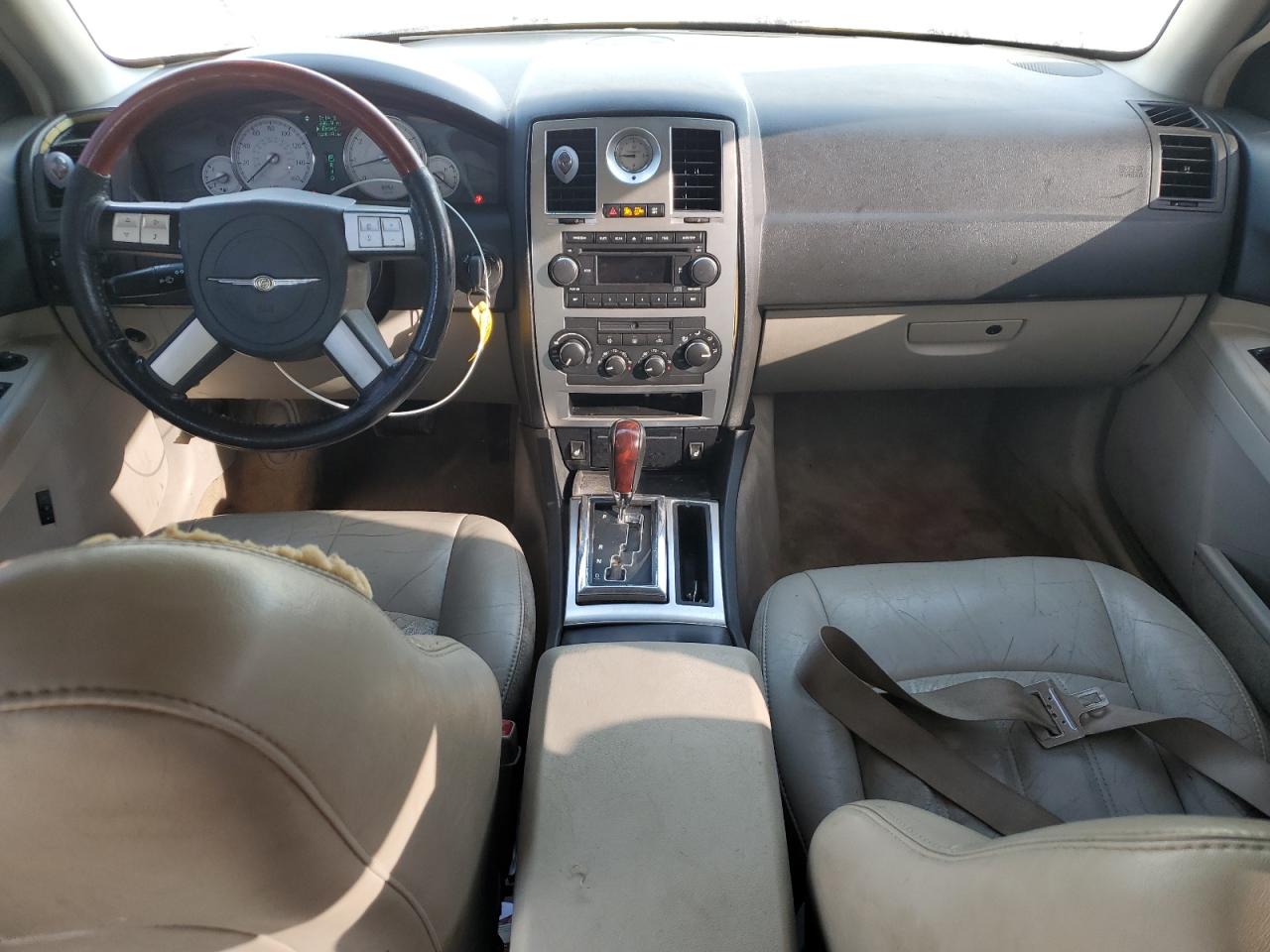 Chrysler 300 Image 5