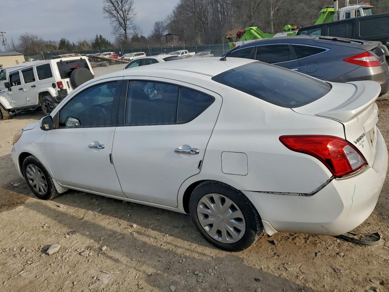 Nissan Versa S Image 13