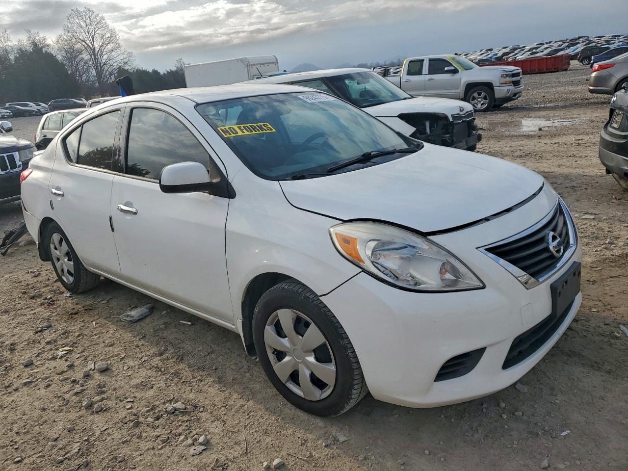 Nissan Versa S Image 9