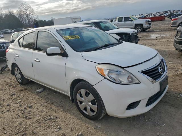 Nissan Versa S Image 9