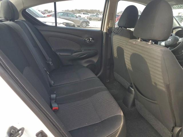 Nissan Versa S Image 6