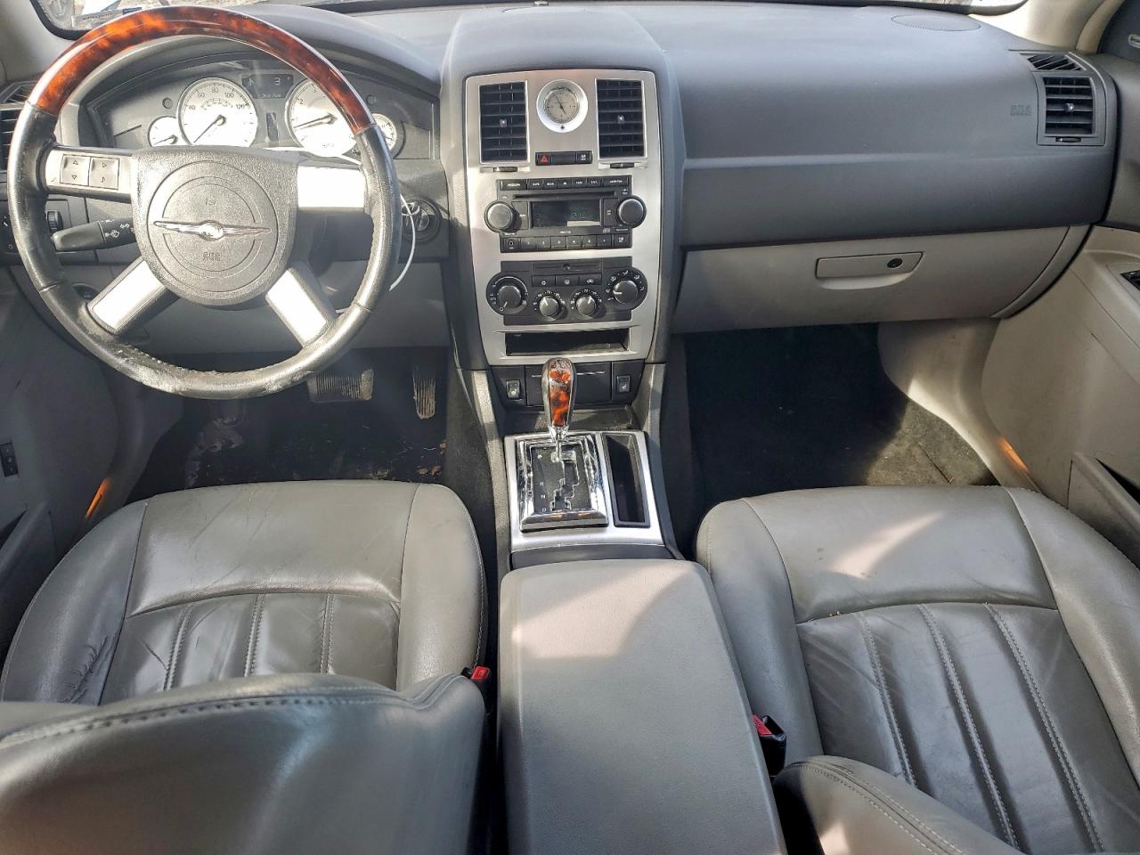 Chrysler 300 Image 7