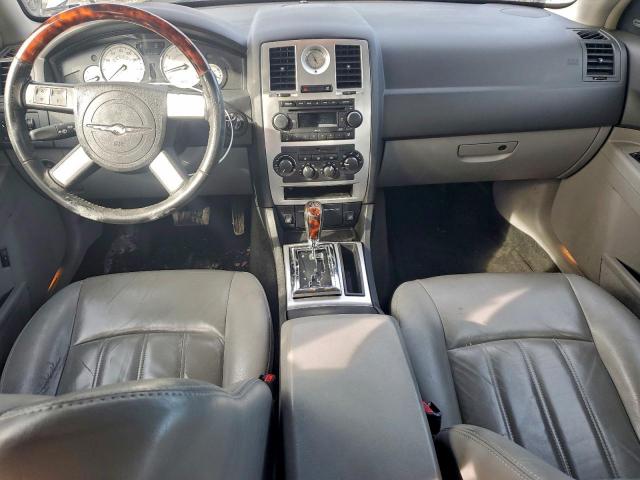Chrysler 300 Image 7