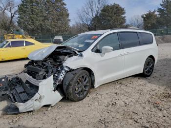  Salvage Chrysler Pacifica