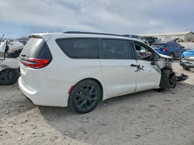 Chrysler Pacifica Touring Image 5