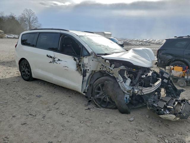 Chrysler Pacifica Touring Image 13