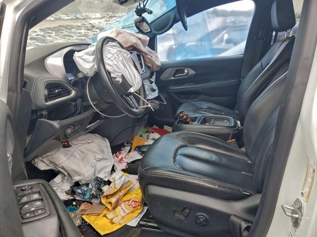 Chrysler Pacifica Touring Image 3