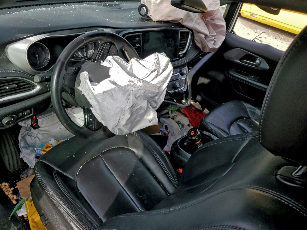 Chrysler Pacifica Touring Image 9