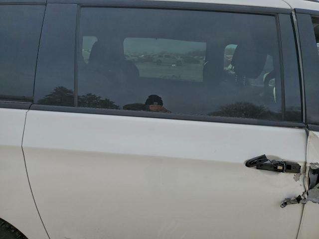 Chrysler Pacifica Touring Image 4