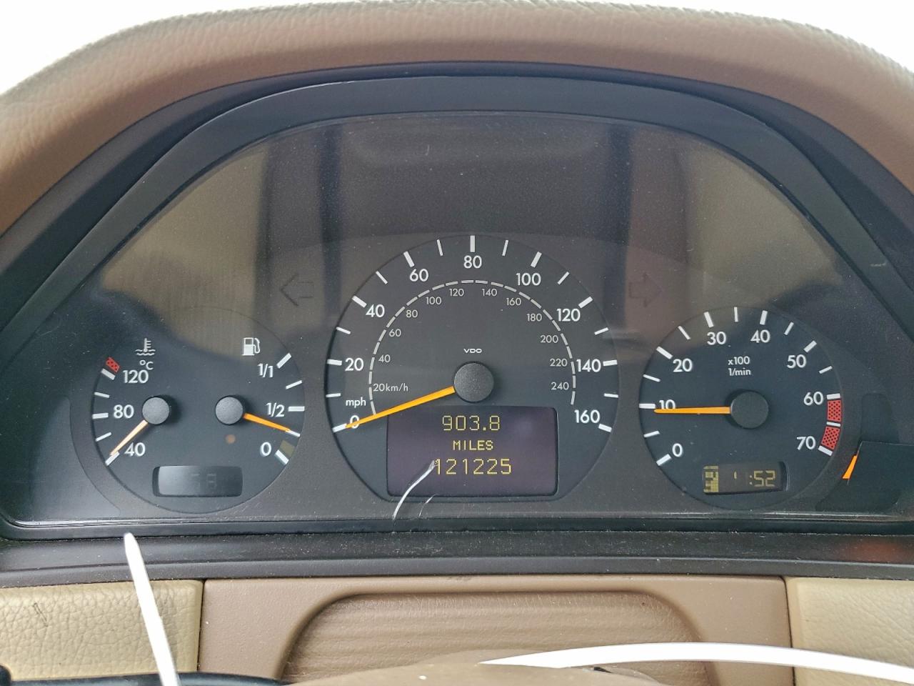 Mercedes-Benz E-Class 430 Image 11