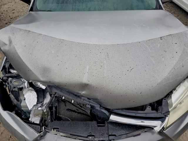 Toyota Camry Le Image 10