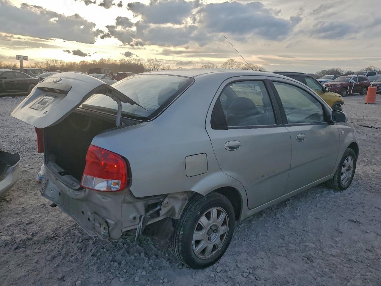 Chevrolet Aveo Lt Image 3