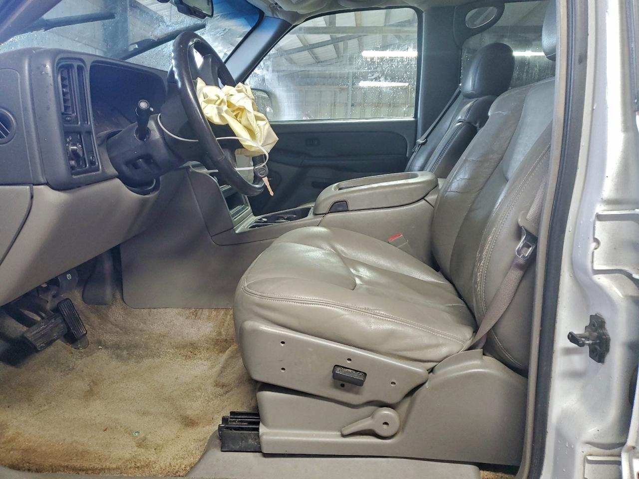 Chevrolet Suburban C1500 Image 10