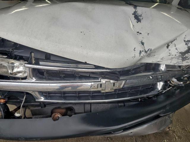 Chevrolet Suburban C1500 Image 13