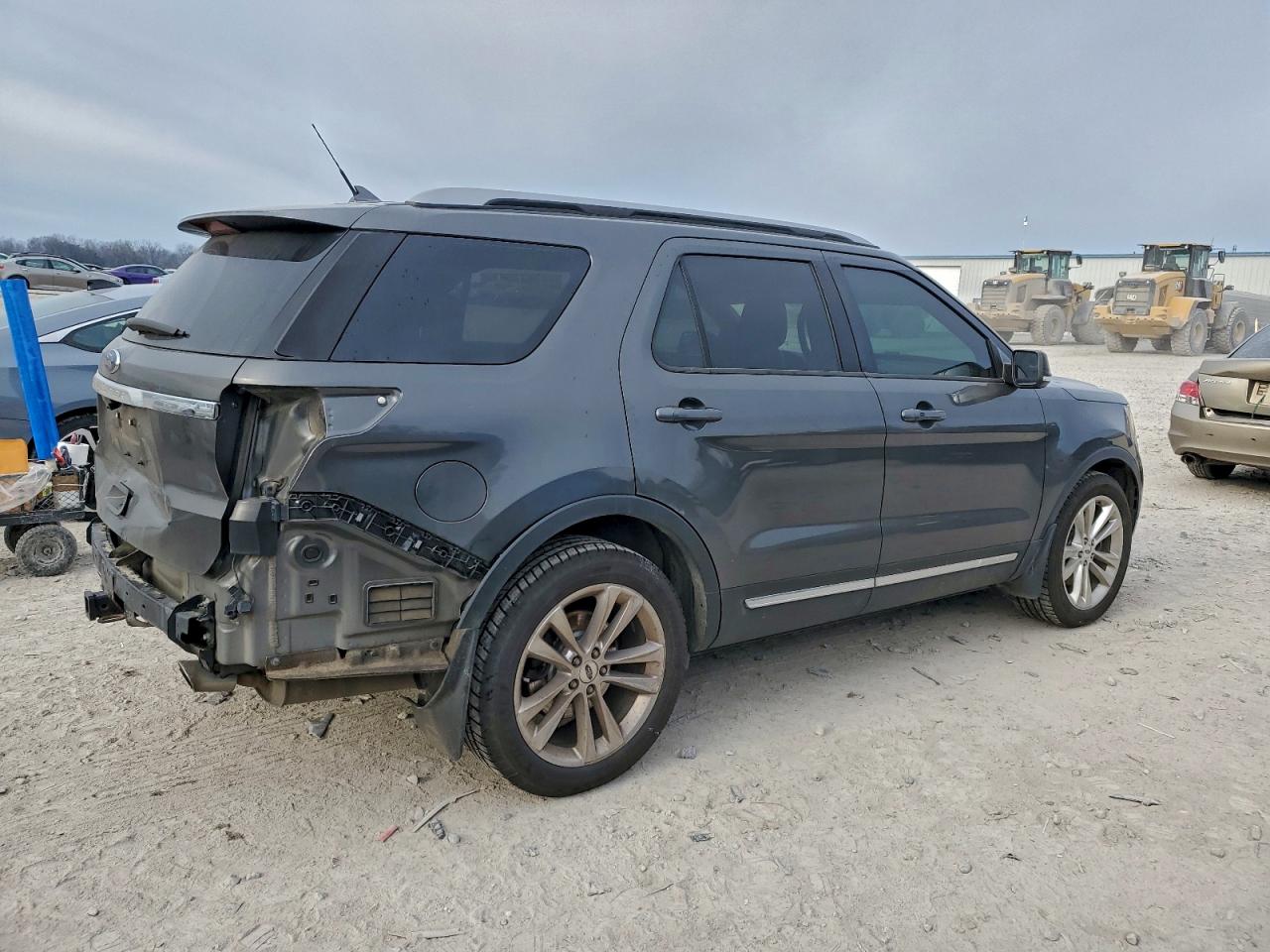 Ford Explorer Xlt Image 8