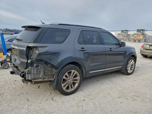 Ford Explorer Xlt Image 8