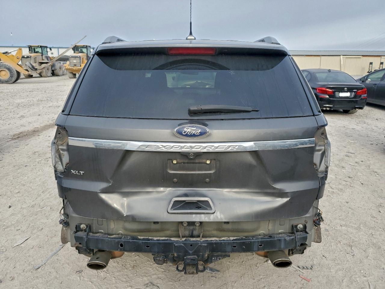 Ford Explorer Xlt Image 3