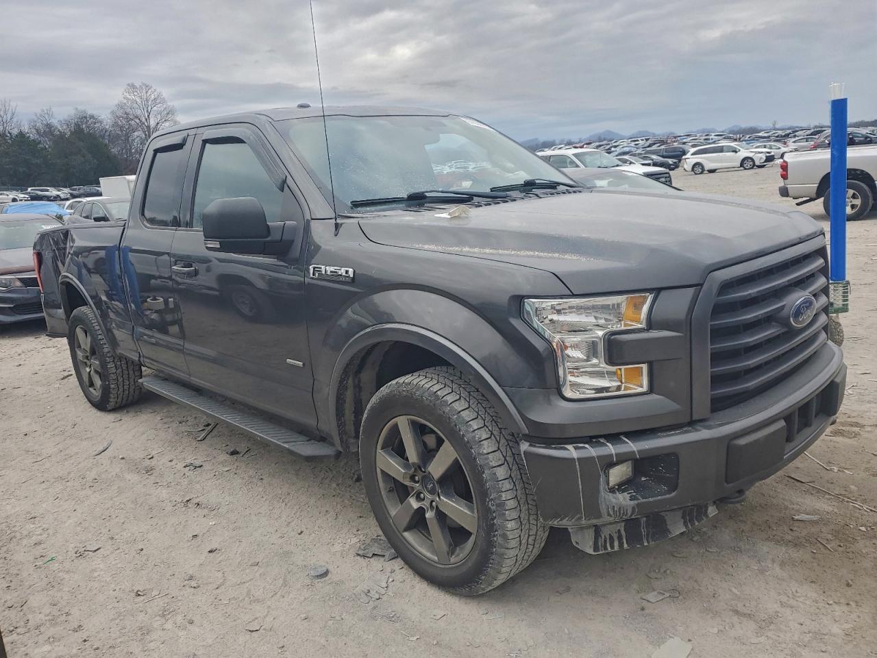 Ford F-150 Super Cab Image 4