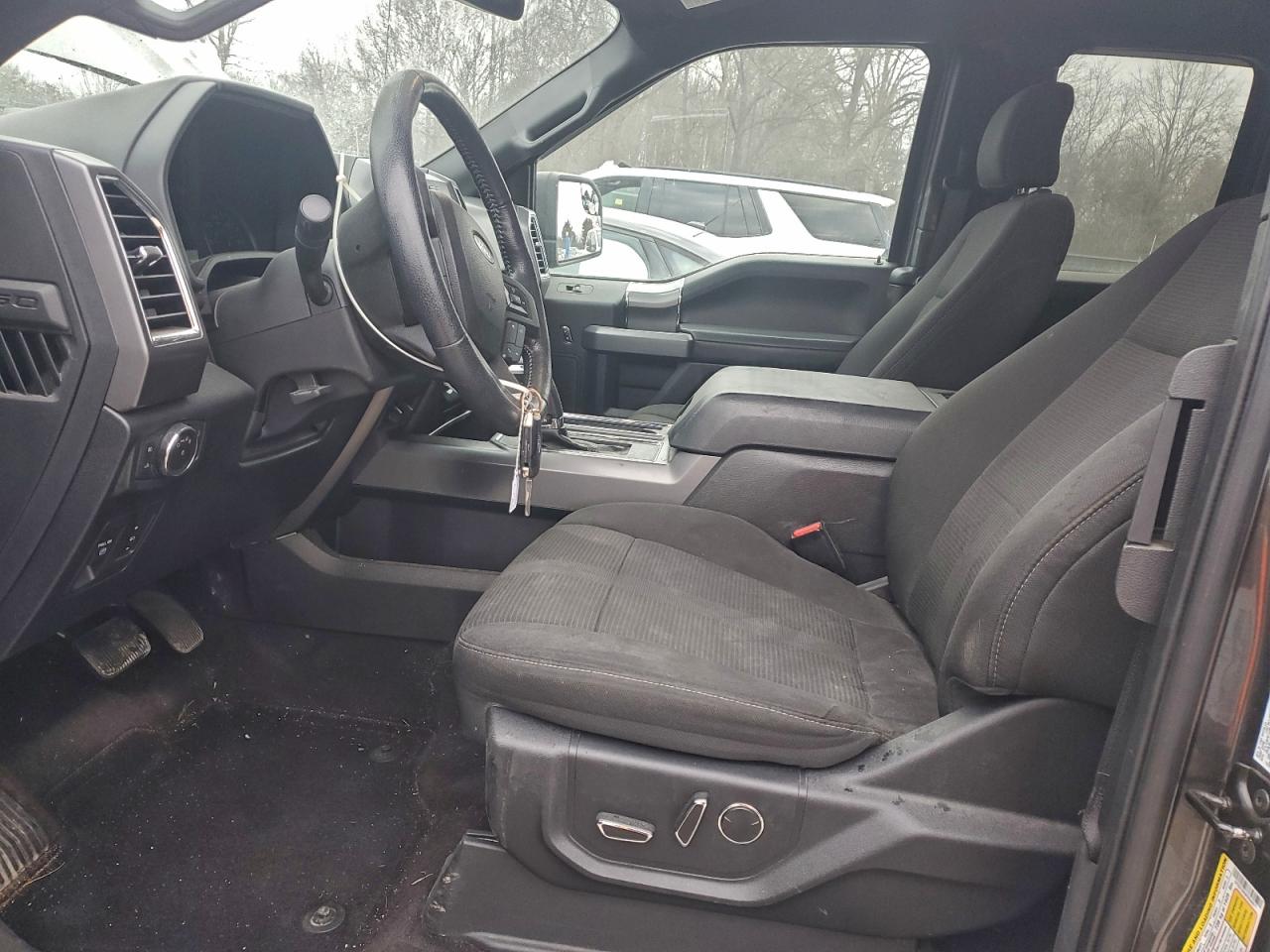 Ford F-150 Super Cab Image 11