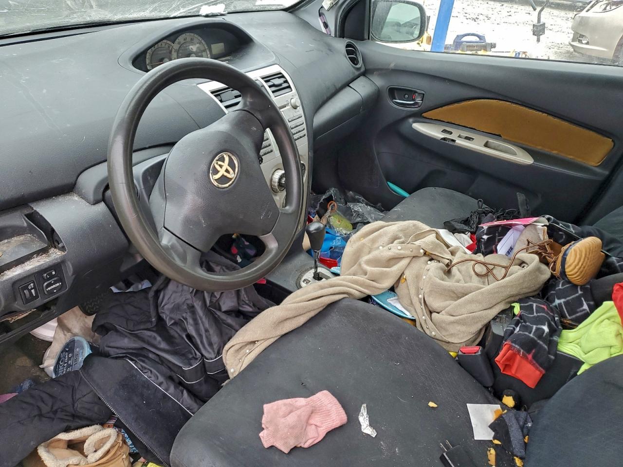 Toyota Yaris Image 12