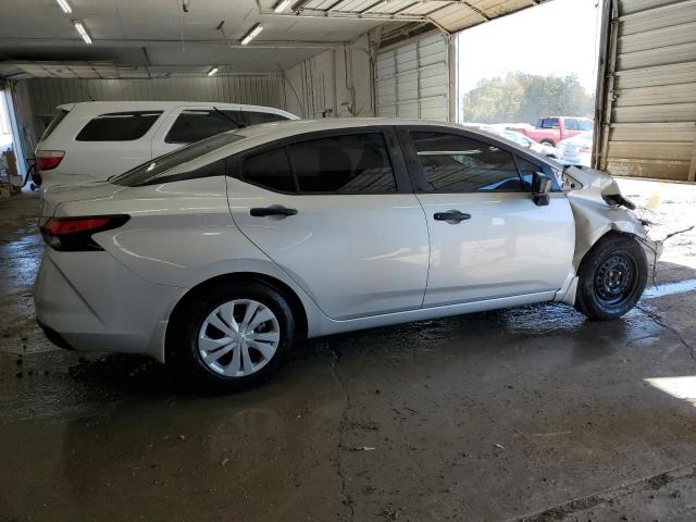 Nissan Versa S Image 2