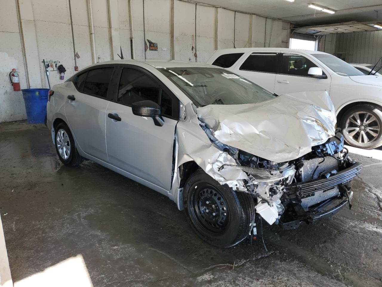 Nissan Versa S Image 6