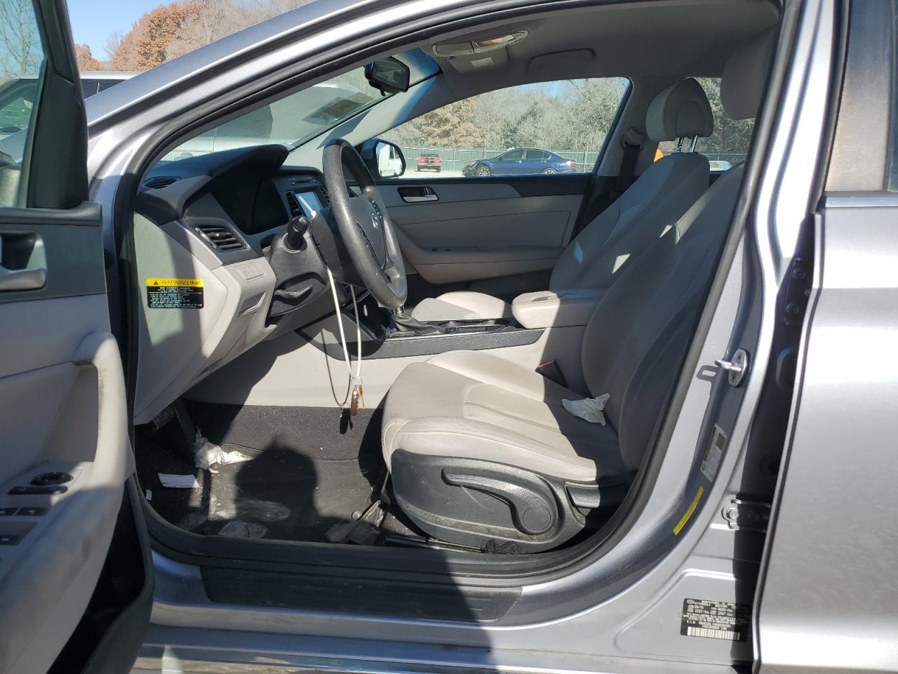 Hyundai SONATA Hybrid Image 11